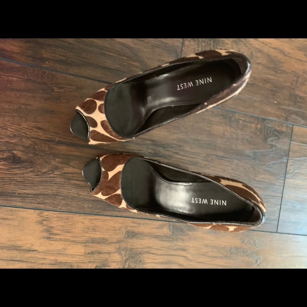 Nine West peep toe Cheetah faux hair 4” heels